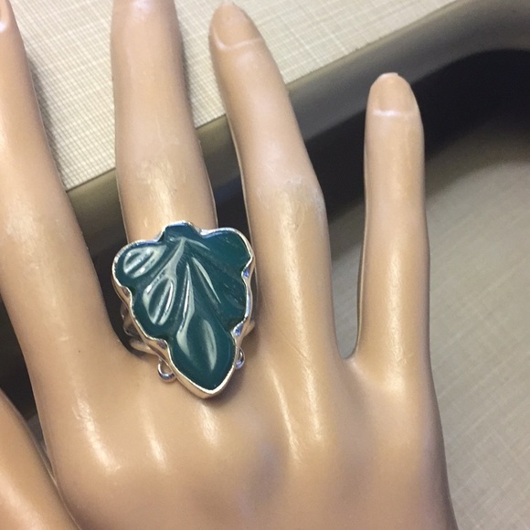 Beautiful carved emerald Agate cut leaf 925 - Picture 1 of 9